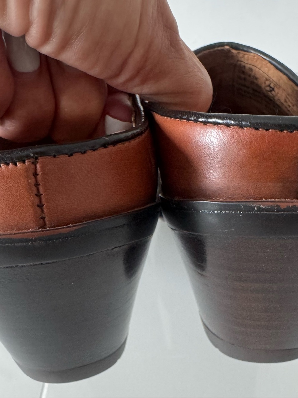 NWOB Ariat Brown Leather Floral Western Mule Clogs Shoes 7B - Picture 7 of 9